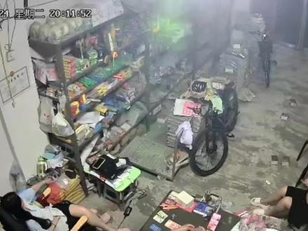 #2025高考 #2026高考 视频是6.24出分的当晚,家里人和我一起等着出分,现在看着这段视频还是很紧张😭,好在最后结果还不错,主包是复读生这一年涨了92分真的很满意很知足了😭。希望26届考试也能取得一个不错的成绩 #抖音精选高考应援联盟 #高考守护者