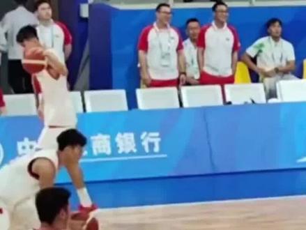 说好的直播被“鸽”! 千万中国男篮球迷竟没法帮主队加油 #成都大运会男篮没直播 #成都大运会 #大运会男篮直播