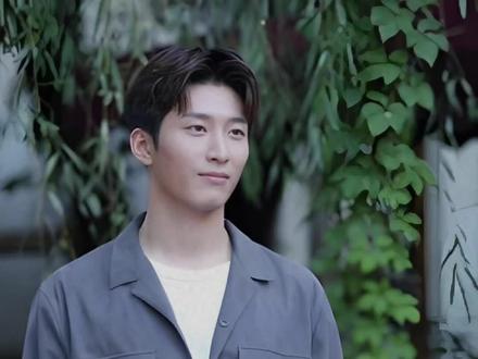 #真实生活分享计划 最近热播的主角电视剧感觉窦骁演的很好,是那个年代真实情感的写照🎞✨