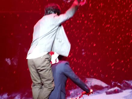 一定要《答案》吗,俺们《解设》不行吗
#话剧舞台表演 #音乐剧 #嫌疑人x的献身