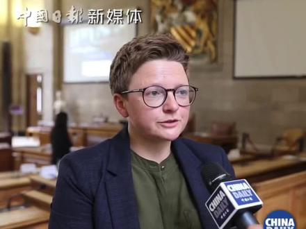 “疫情刚开始,我们就给武汉寄了物资,没想到有一天我们也会需要他们的帮助……英国政府换了一届又一届,首相来了又走,但是着眼实际的合作才是最重要的。“