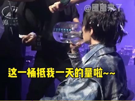 奥特曼入驻抖音?是听到小凯的呼唤了吗?#奥特曼入驻抖音 #全抖音都在喊话奥特曼 #吨吨桶