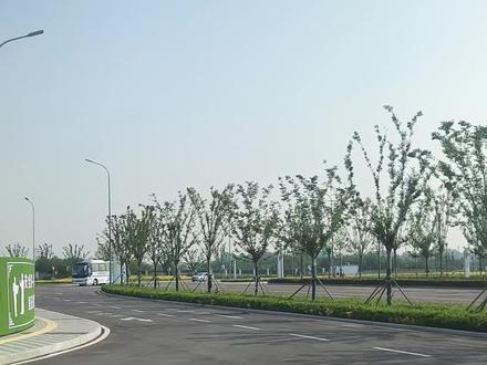 6月3日首班亳州机场员工通勤车抵达机场。