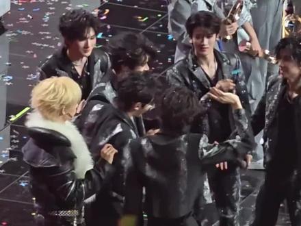 时代峰峻:各部门准备进行电击#时代峰峻 #登陆少年 #tfing #荣耀之战 #笑话