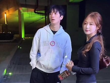 深夜福利到~子怡到广州的第四天!最后的搂肩是真甜了🥹#上热搜 #直播录屏分享 #榨菜厂 #邓子怡人字拖 #高光时刻