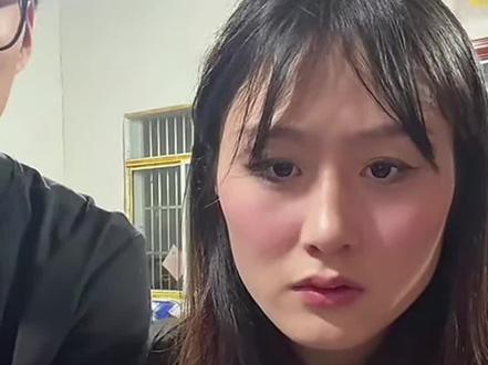 一夜暴红不是梦,铁锹姐弟开直播收礼收到心软😂
#一夜暴富