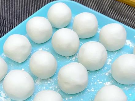 经典黑芝麻汤圆详细做法,不开裂好操作,一看就会#团团圆圆吃汤圆 #汤圆 #黑芝麻汤圆