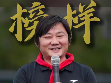 张雪受邀参加儿子学校运动会,率车队燃炸现场,还被一学生介绍自家业务寻求合作#张雪#张雪机车#巴蜀常春藤
