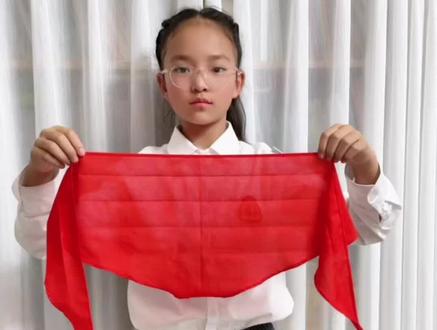如何正确佩戴红领巾?
一年级的小弟弟小妹妹
赶快学起来吧❤️
#少先队入队仪式 #红领巾的正确系法