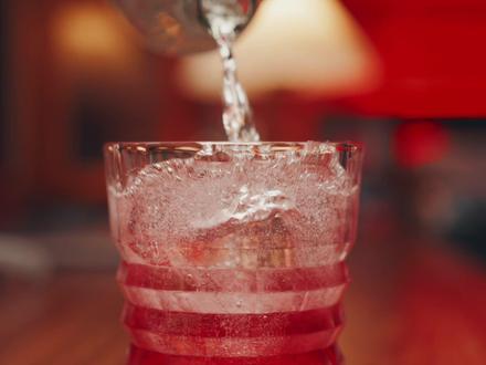 解锁3款年末派对调酒,让你成为全场焦点 #鸡尾酒 #调酒 #鸡尾酒教学 #优鲜聚会喝了莓 #优鲜沛蔓越莓汁