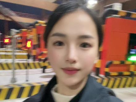 2026年春节高速公路免费的时间是2月15日00点至2月23日24时,共计九天!免费的范围依然是七座及七座以下的小型客车.所以大家可以提前上高速,只要是在免费的时间下高速,全程免费!#高速公路 #春节 #高速免费 #收费站小姐姐