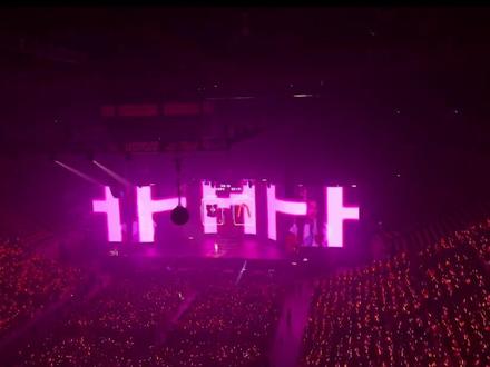 小石榴们也是哇塞哇塞🤩🤩#虞书欣blossom生日音乐狂欢派对 #现场live #演唱会 #虞书欣#双轨