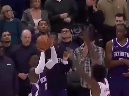 绝对大心脏,多角度回看施罗德2.2秒三分准绝杀火箭 #火箭加时惜败国王 #施罗德准绝杀 #火箭vs国王 #国王加时战胜火箭