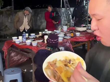 跟爷爷奶奶们聚餐了,真温馨啊#名模坤 #名模坤直播