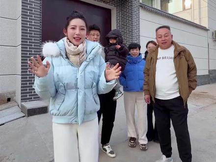 #麦小登 砖瓦垒起的何止是新房,更是两家人心贴心的港湾,两位爸爸的守护。#家庭 #亲情 #感情 #三农