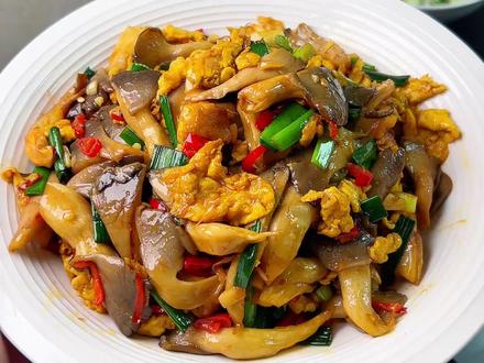 鲜香滑嫩的,好吃到一口接一口#下饭菜 #平菇炒鸡蛋