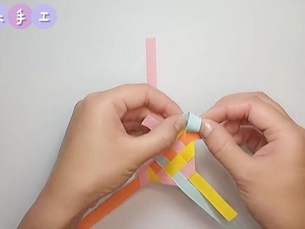 4根长纸条编织可爱的兔子书签,看似复杂,其实不难简单易学