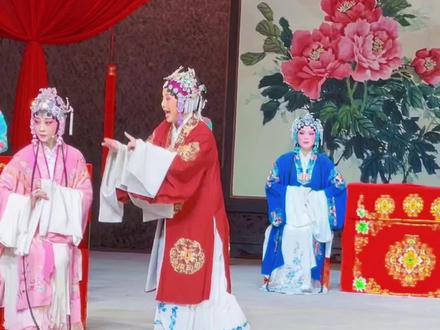 福州市闽剧院演出的《碧玉簪》&送凤冠,手心手背都是肉…婆婆饰演者 谢巧星、名老旦(国家一级演员) #经典唱段百听不厌 #每一个精彩瞬间都值得记录 #祝大家身体健康万事如意
