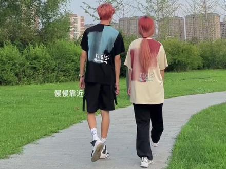 “还记得第一次牵手是什么感觉吗”