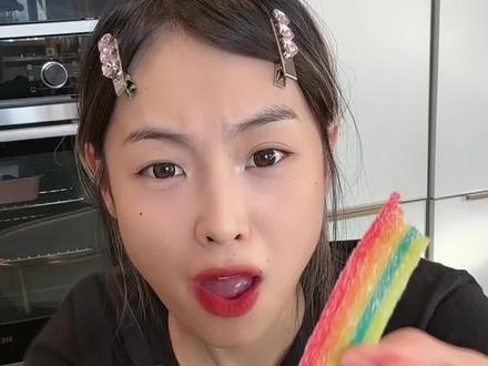 哇哈哈哈我最爱的酸条糖返场啦!#糖巧零食#算算甜甜#有趣#好吃
