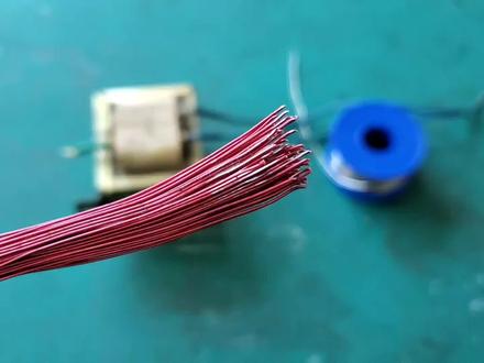 烙铁借助蜡油之力,轻松焊接铝线,独家发明原理简单易懂 #电子电工 #电子爱好者 #电工知识 #电线