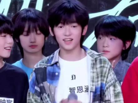 我们小智都被两个老师表扬了!#智恩涵#智恩涵五代第一且唯一主舞#智恩涵考核
