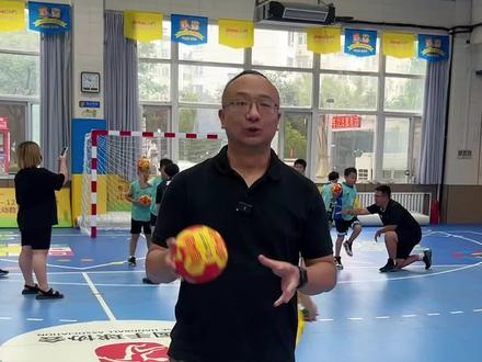 还踢什么足球!暑假快带孩子来体验一下手球的乐趣吧!#手球训练 #暑假班火热招生中 #儿童体育锻炼