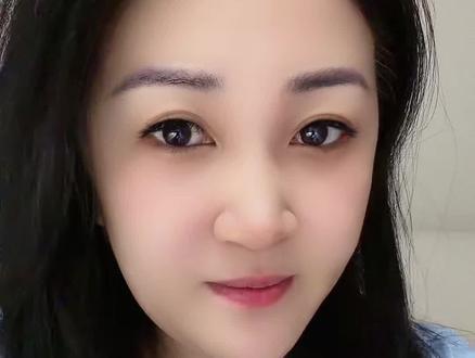 《踏马送祝福》:被祝福了,但没完全被祝福!#2026辽宁春晚 #包贝尔一家提词器名场面 #踏马送祝福 听完懵了 #春晚最硬核祝福