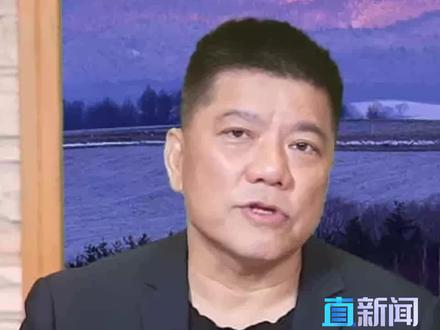 12月30日,中国海警局发布海报《扼喉》。《环球时报》发文披露,在海报中,在台岛东部,中国海警舰船对载有海马斯火箭炮的台“长荣”货轮实施拦截。台湾《亚太防务杂志》总编辑郑继文表示,这刺中台当局痛处,意味着对海运相关经济活动产生深远影响。#中国海警 #中国台湾 #媒体精选计划