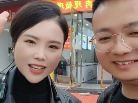 不管梅老板说的真与假,龙龙站在梅老板这边,毕竟梅老板曾经爱过你毛刚六年#请尊重曾经爱你的女人 #不叫个款式 #毛刚#龙龙带三娃#广州