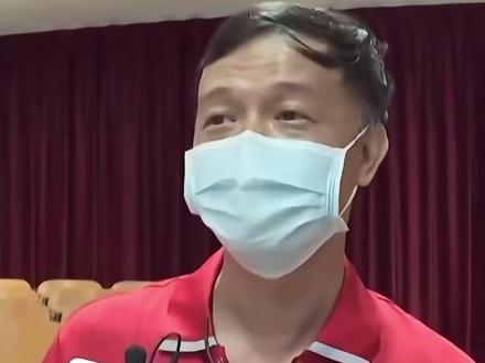 教练何威仪,一家挤在70平老房子,可为了全红婵有更好发展,他毅然自费带她去北京训练,倾尽全力培养。这无私的付出,成就了全红婵的辉煌,堪称最正确的决定!#全红婵 #奥运冠军 #何威仪