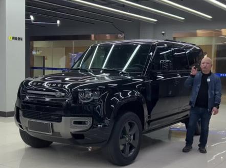 一台开了3个月的路虎卫士HSE版本现在还值多少钱?路虎卫士 110P400X-DYNAMCI HSE 2023年1月上牌行驶1万多公里#路虎卫士#二手路虎卫士 #路虎卫士二手车 #路虎卫士110 #23款路虎卫士