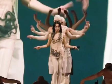 蔡依林演唱会踩蛇出场