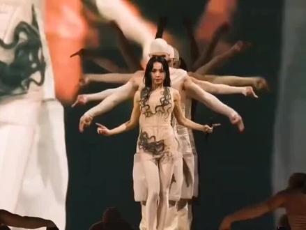 蔡依林踩蛇出场杀疯了!#台上台下反#差萌笑不活