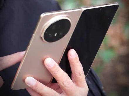 实测#荣耀MagicV6 #折叠屏手机 究竟有多薄多耐用?#MagicOS10 #如何评价荣耀MagicV6