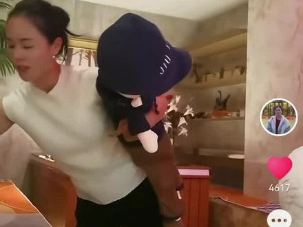 #李林李鑫寻亲
@李鑫哥哥(韩家) @姐寻弟李鑫〈寻亲成功)找爸爸李望生
李鑫呀,你随便翻翻你姐姐以前找你的视频。都快魔怔了。看看你姐姐以前多么漂亮。看到心都会痛。