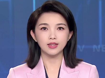 发生在澳门街头,一机器人吓懵路人,被警员当场“带走”。#机器人 #澳门女子被机器人惊吓送院 (来源:南方都市报)