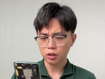 比pro贵 2000!Magic8 保时捷就提升? #数码科技 #手机推荐 #拆机 #保时捷 #荣耀手机