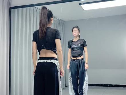 #爱而不得 #背面口令教程 #热门舞蹈 @抖音热点 @抖音Dou+上热门