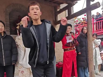 摇子哥一出手直接斩杀一大片不正宗的摇子#万岁山武侠城 #万岁山韦小宝 #随拍