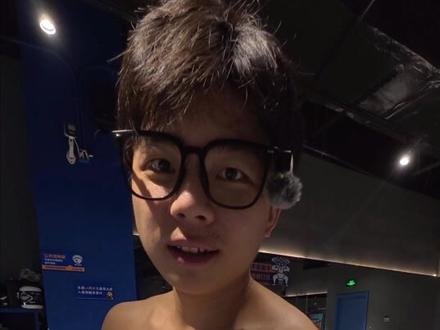 原来网上的“肌肉男”都是这样拍的 #肌肉 #健身拍照 #拍照姿势