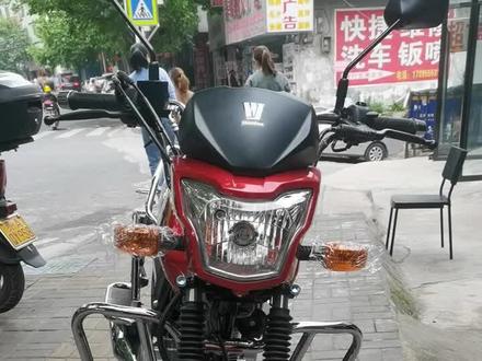 #豪爵摩托—#EH150S,跑得快,拉得多,带平衡轴更平稳,只要七千多就能拥有,活动多多,优惠多多,大品牌值得信赖,要买车换车的联系我。
感谢大哥支持豪爵铃木四方河店,骑豪爵,交好运,发大财。