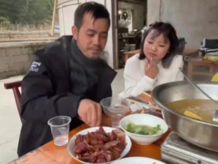 龙总忽悠韦山刷1314,韦山不上当#荒野韦山#心动部落 #老六心动部落 #张家界七星山 #龙宝宝 @荒野韦山