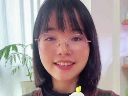 我用石塑粘土把春天捏出来了 一年前就做过一个春天主题的作品,看看大家更喜欢哪个#石塑粘土 #手工diy #粘土教程 #我的手工日常 #粘土手办