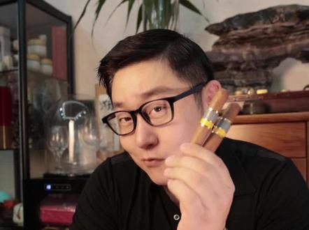川西霸技术实在太先进 但是为了大家身体健康坚决抵制Z假 如果你手上也有川西霸 评论区告展示#雪茄生活 #雪茄知识 #高希霸