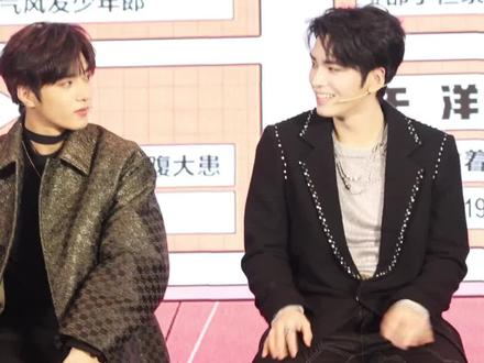 刘耀文邵子恒关系搞好 #刘耀文 #邵子恒 同框关系搞好 两个少年好棒#热门
#宇宙闪烁请注意爆笑发布会
#宇宙闪烁请注意