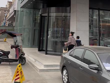 这几天非常火的大洗澡堂子 我去里面看看啥情况 😄 跟大家汇报一下#东北洗浴文化 #大澡堂 #拥抱敏感韧性而活