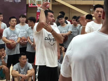 直击NBA训练师投篮教学第一现场;看到后面有惊喜哟! #泰勒 #dr1ven