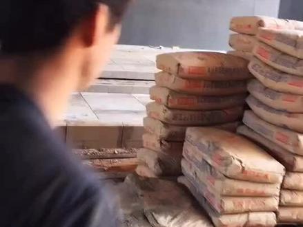 水泥你们也是这样上肩的吗?#搬砖 #搬砖人 #建筑 #水泥