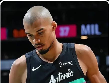 #文班亚马剃光头 ,不代表弱,赛场统治力罕见。#爱德华兹 狂轰55分也被逆转。#马刺vs森林狼